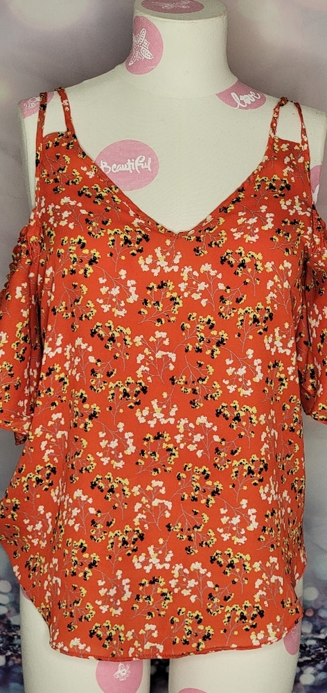 Shoulder Cut-out Top
